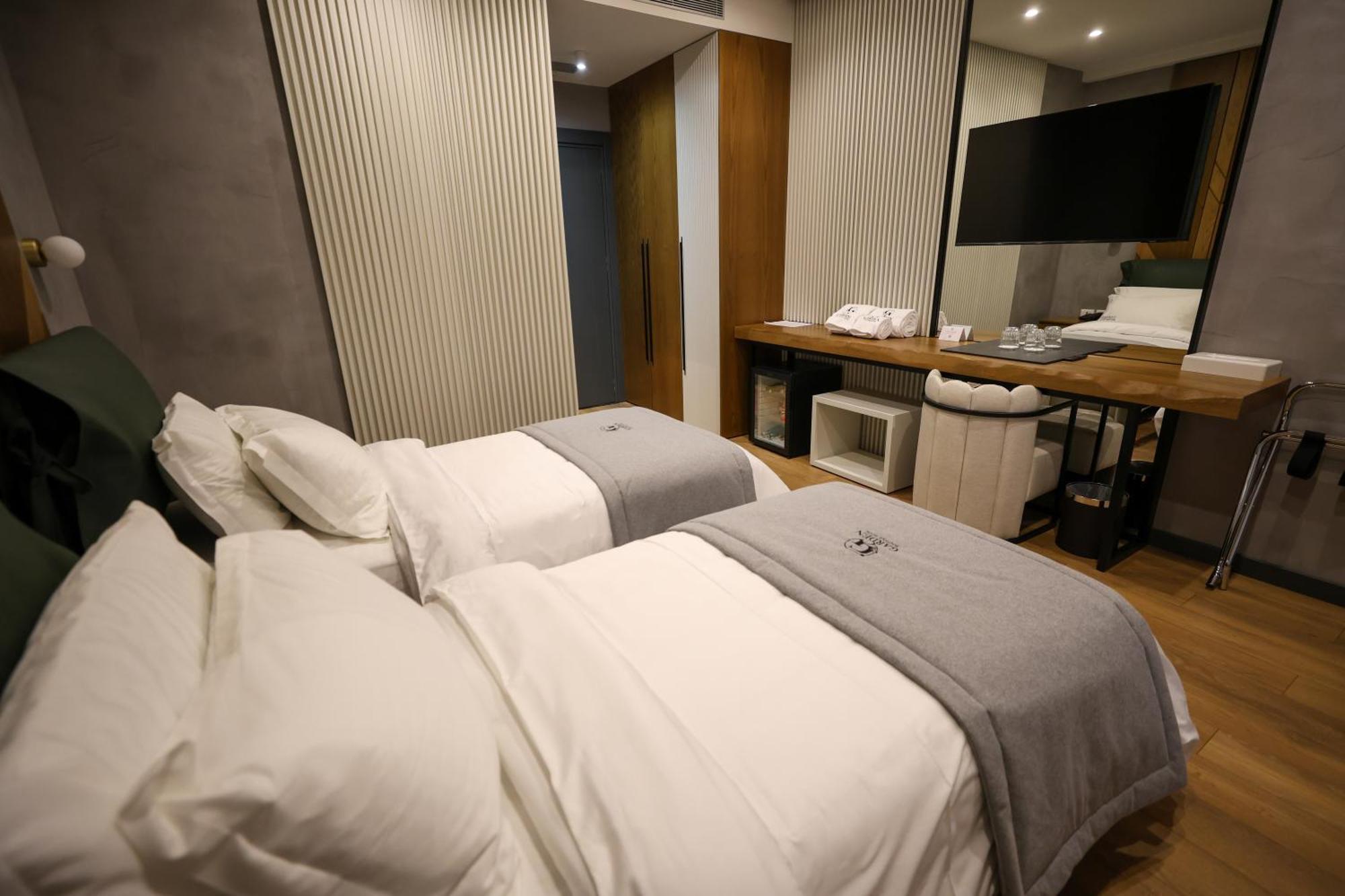 Garden Boutique Hotel Tiranë Luaran gambar