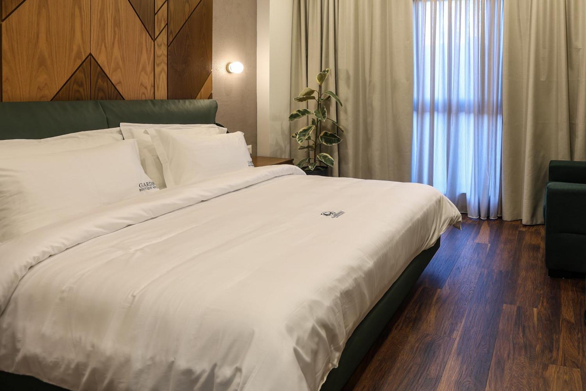 Garden Boutique Hotel Tiranë Luaran gambar