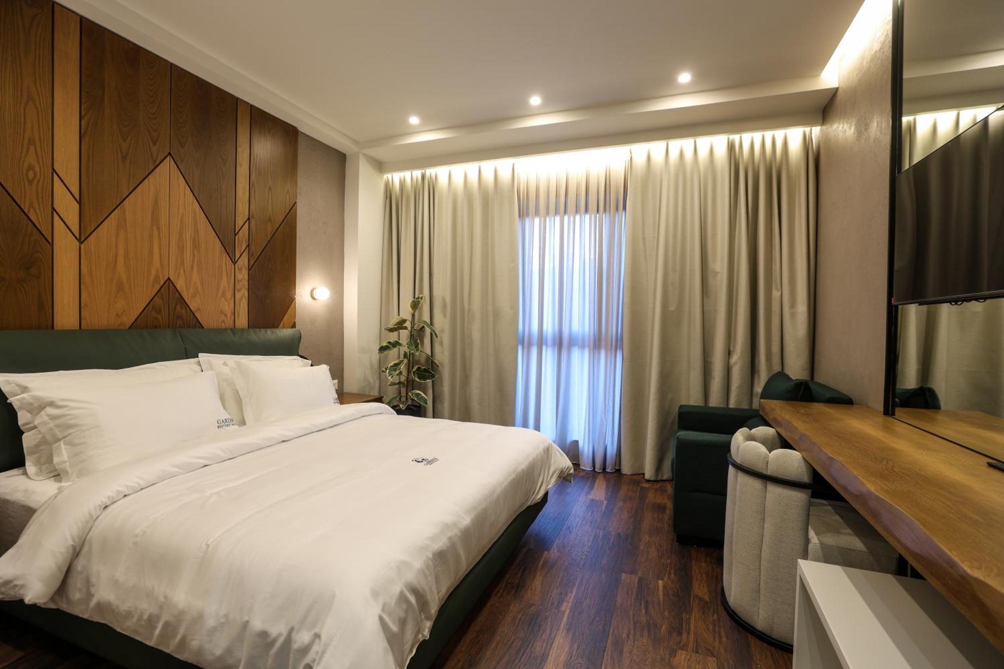Garden Boutique Hotel Tiranë Luaran gambar