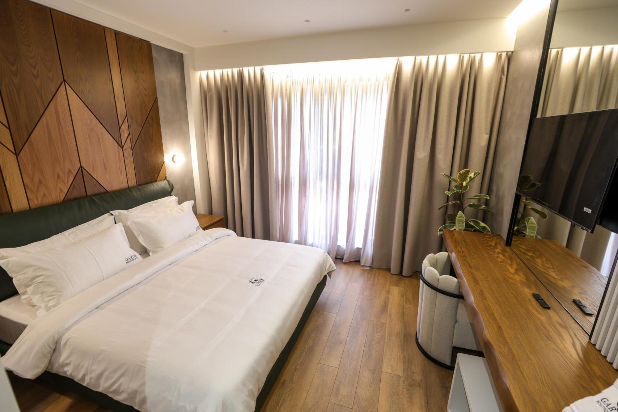 Garden Boutique Hotel Tiranë Luaran gambar