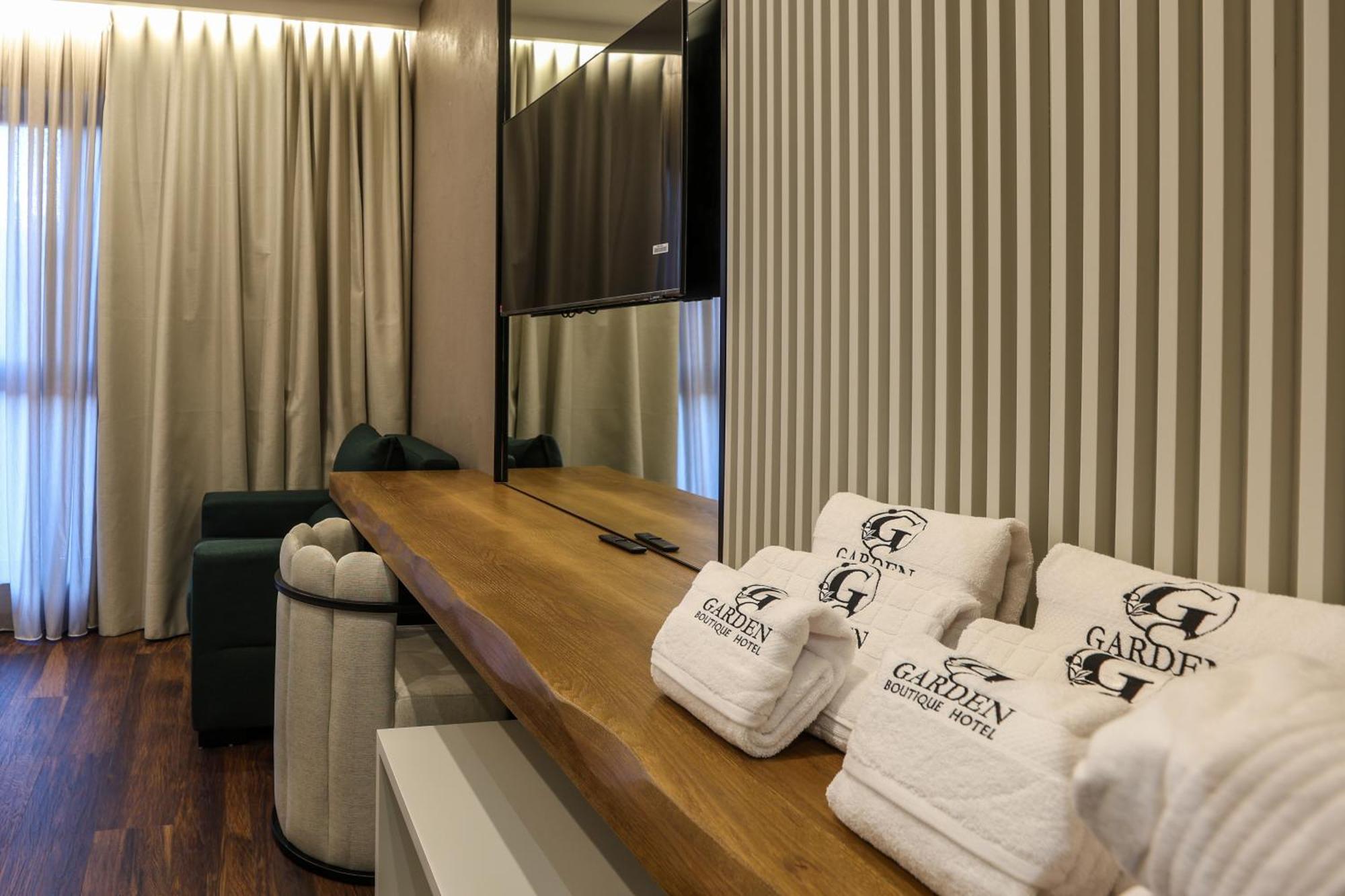 Garden Boutique Hotel Tiranë Luaran gambar