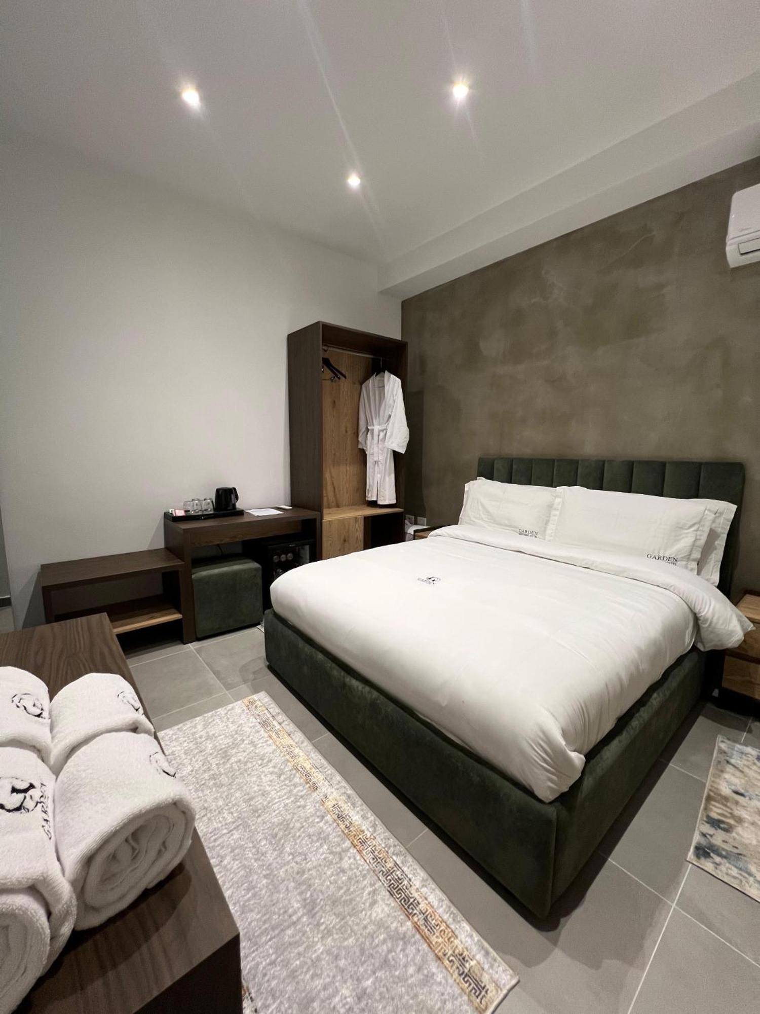 Garden Boutique Hotel Tiranë Luaran gambar